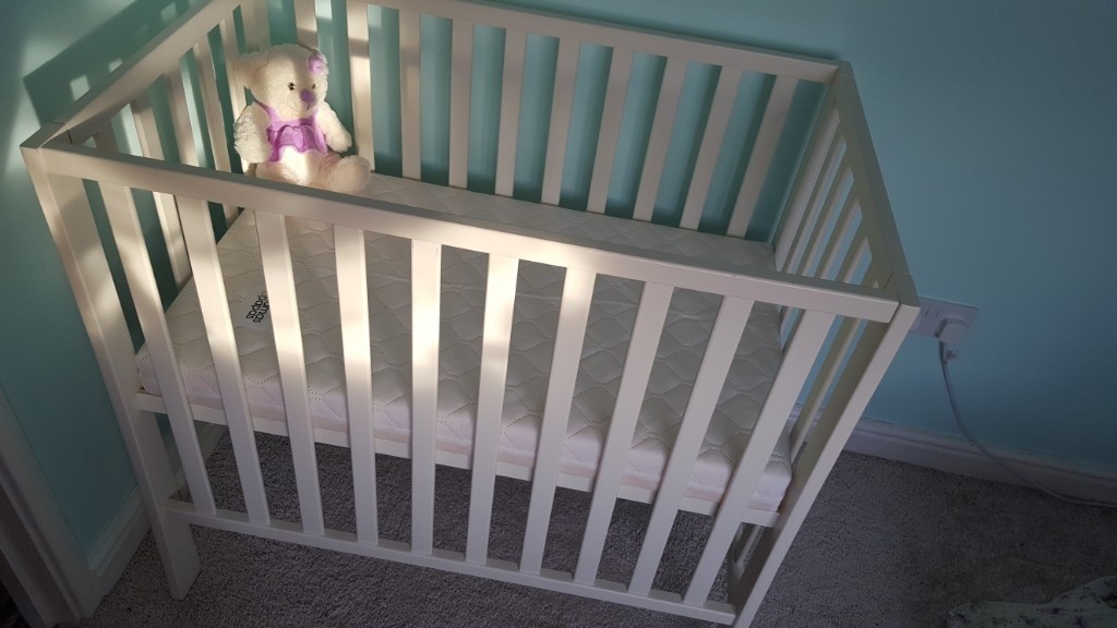 mini cot mamas and papas